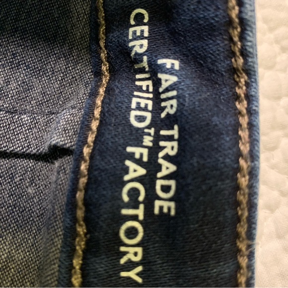 Universal threads flare leg jeans. - Picture 5 of 10